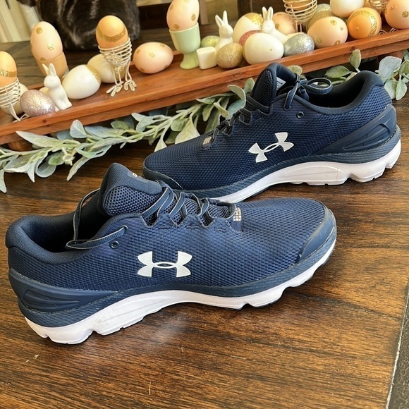 Athletic_Shoes